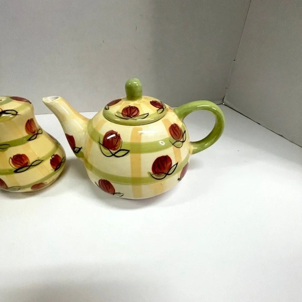 Royal Norfolk Ceramic Miniature Teapot Salt and Pepper Shakers Set Tulip Plaid